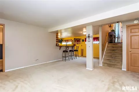 4 Colonial Ct, Washington, IL 61571 photo 3