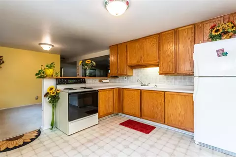4 Colonial Ct, Washington, IL 61571 photo 8