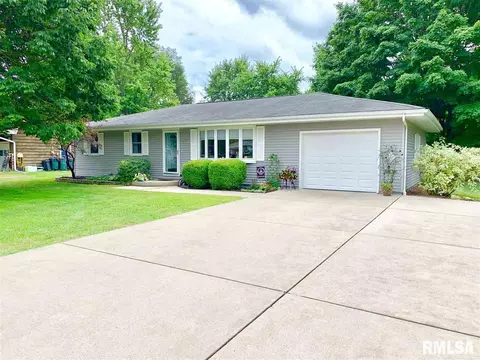 210 E Glendale St, Manito, IL 61546 photo 2
