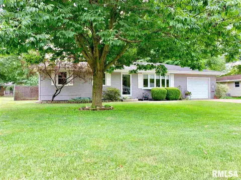 210 E Glendale St, Manito, IL 61546 photo 3