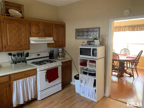 838 E Spruce St, Canton, IL 61520 photo 10