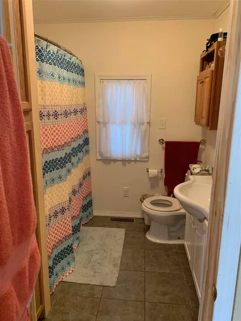 838 E Spruce St, Canton, IL 61520 photo 11
