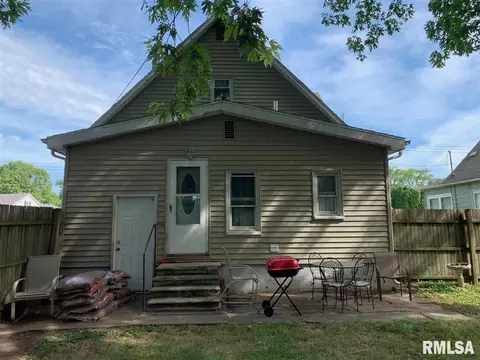 838 E Spruce St, Canton, IL 61520 photo 3
