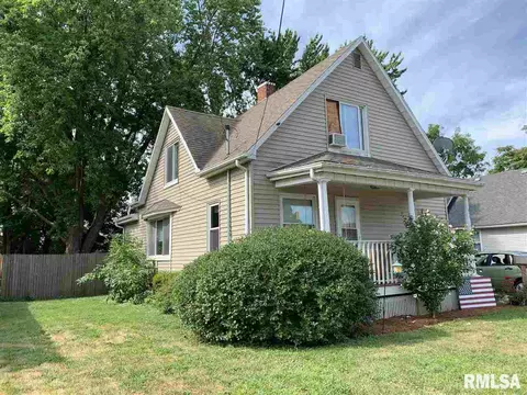 838 E Spruce St, Canton, IL 61520 photo 2
