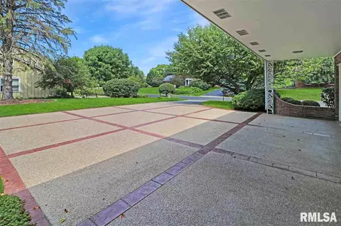 122 E Hanover Pl, Peoria, IL 61614 photo 3