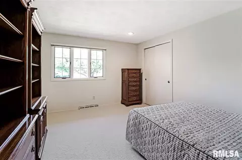 122 E Hanover Pl, Peoria, IL 61614 photo 24