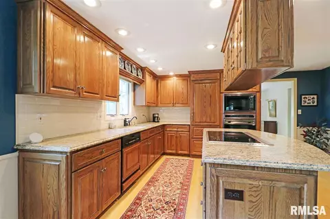122 E Hanover Pl, Peoria, IL 61614 photo 13