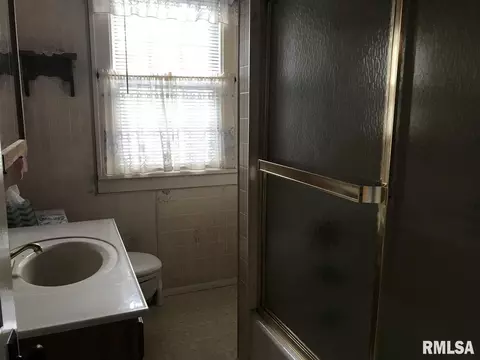 821 S Johnson St, Macomb, IL 61455 photo 8