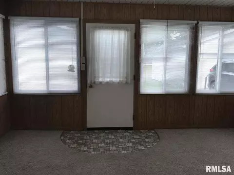821 S Johnson St, Macomb, IL 61455 photo 9