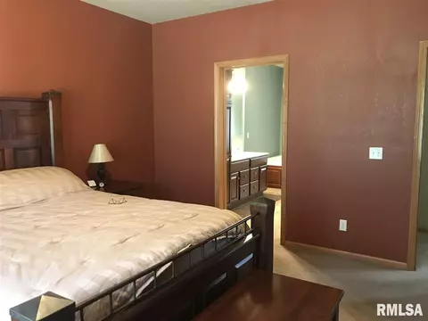 2 E Briarbrook Dr, Macomb, IL 61455 photo 7