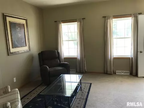 2 E Briarbrook Dr, Macomb, IL 61455 photo 2