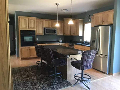 2 E Briarbrook Dr, Macomb, IL 61455 photo 4