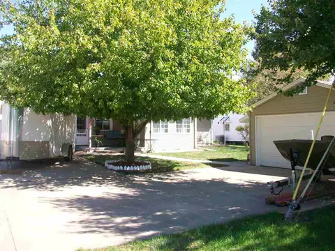 350 Iris Ct, Canton, IL 61520 photo 32