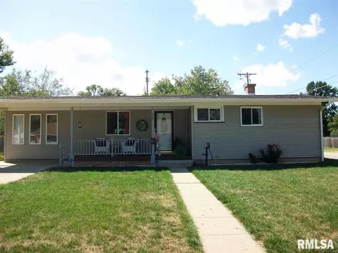 350 Iris Ct, Canton, IL 61520 photo 2