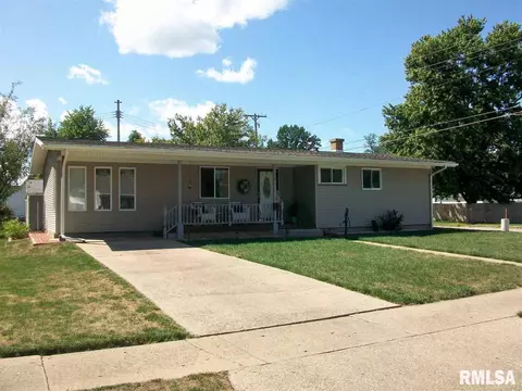 350 Iris Ct, Canton, IL 61520 photo 1