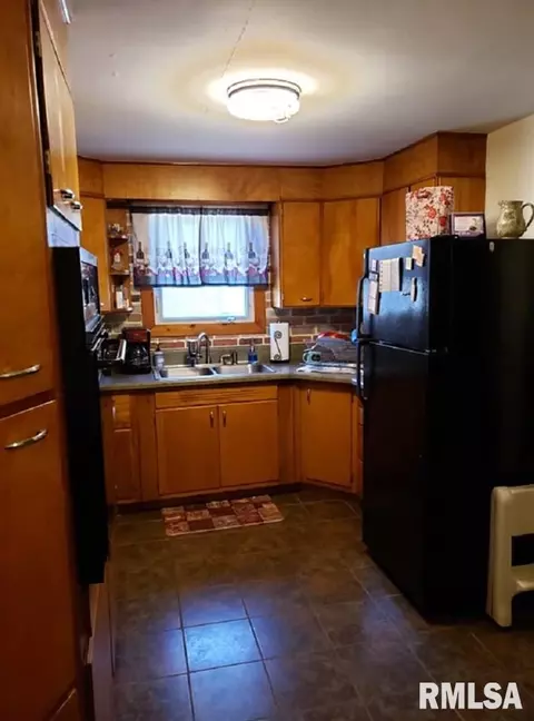 832 N Albert St, Macomb, IL 61455 photo 7