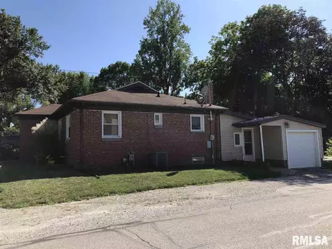 832 N Albert St, Macomb, IL 61455 photo 2