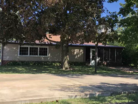 832 N Albert St, Macomb, IL 61455 photo 5