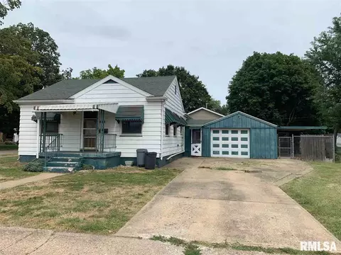1015 E Locust St, Canton, IL 61520 photo 1