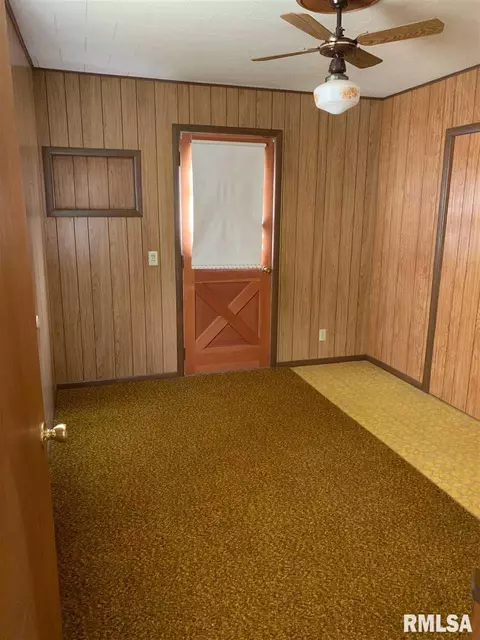 1015 E Locust St, Canton, IL 61520 photo 8