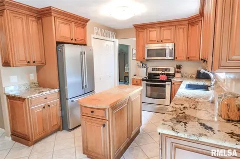 1609 Upper Spring Bay Rd, Metamora, IL 61548 photo 6
