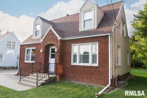 509 W Sunset Dr, Eureka, IL 61530 photo 2