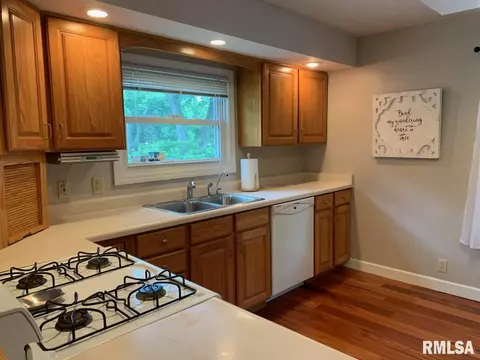 210 Gloria Dr, Eureka, IL 61530 photo 10