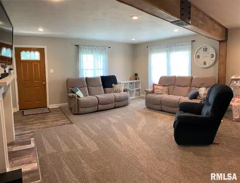 210 Gloria Dr, Eureka, IL 61530 photo 8