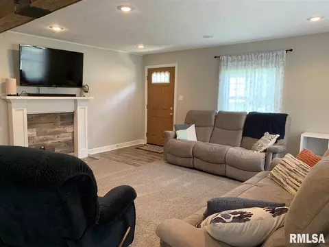210 Gloria Dr, Eureka, IL 61530 photo 6