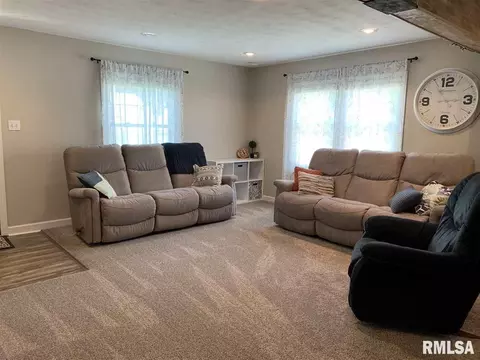 210 Gloria Dr, Eureka, IL 61530 photo 17