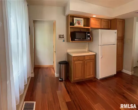 210 Gloria Dr, Eureka, IL 61530 photo 9