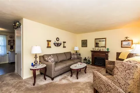 204 Pine Cir, Eureka, IL 61530 photo 3