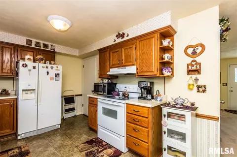 204 Pine Cir, Eureka, IL 61530 photo 7