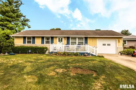 204 Pine Cir, Eureka, IL 61530 photo 1
