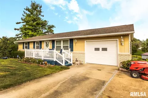 204 Pine Cir, Eureka, IL 61530 photo 2