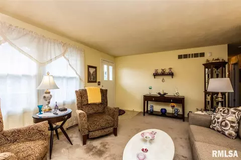 204 Pine Cir, Eureka, IL 61530 photo 5