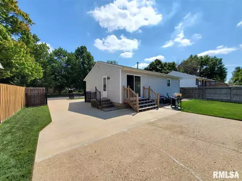 1815 Memorial Dr, Pekin, IL 61554 photo 29