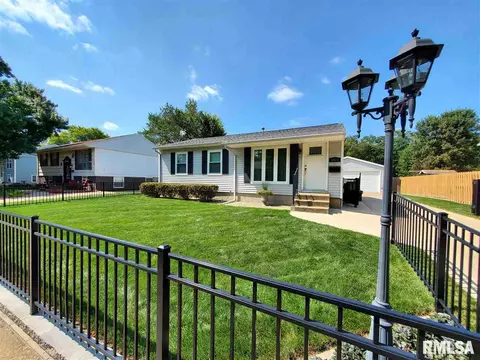 1815 Memorial Dr, Pekin, IL 61554 photo 1