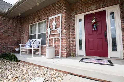404 Cottingham Ln, Germantown Hills, IL 61548 photo 2
