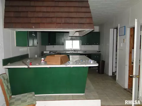 210 S Main St, Avon, IL 61415 photo 6