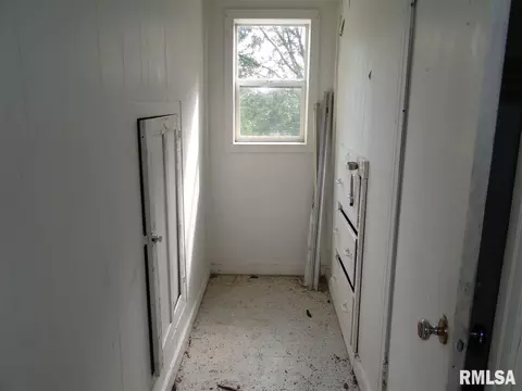 210 S Main St, Avon, IL 61415 photo 16