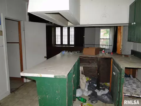 210 S Main St, Avon, IL 61415 photo 8