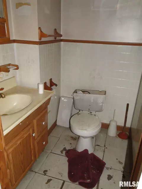 210 S Main St, Avon, IL 61415 photo 9