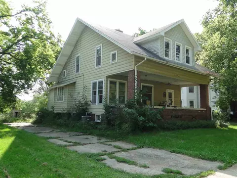 210 S Main St, Avon, IL 61415 photo 2