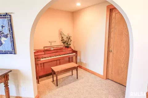 1002 W High St, Roanoke, IL 61561 photo 27