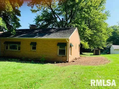 229 N Normal St, Macomb, IL 61455 photo 2