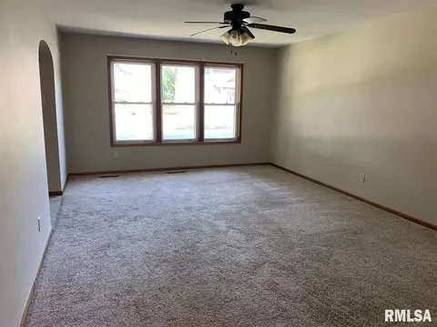 717 W Carroll St, Macomb, IL 61455 photo 7