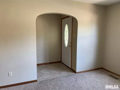717 W Carroll St, Macomb, IL 61455 photo 8