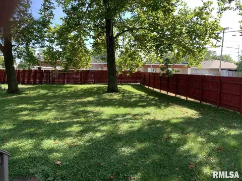 717 W Carroll St, Macomb, IL 61455 photo 3