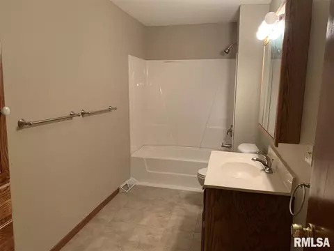 717 W Carroll St, Macomb, IL 61455 photo 18